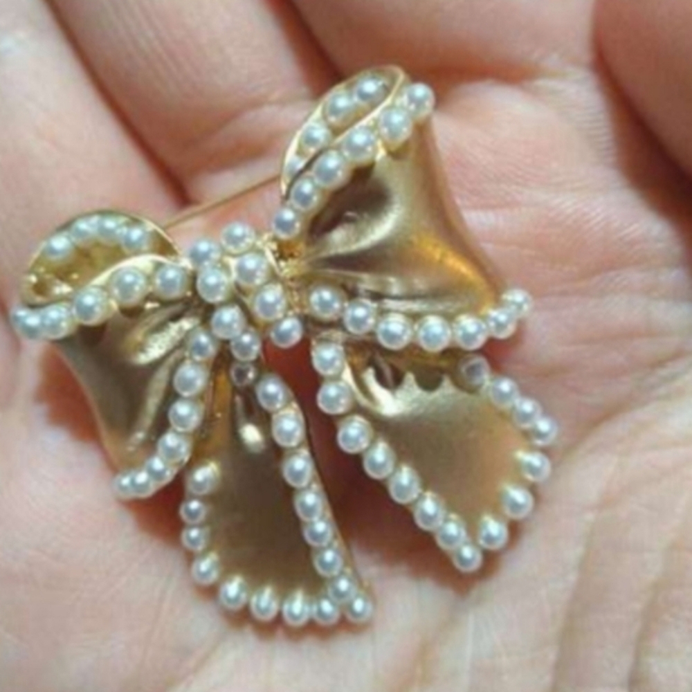 NWOT - Faux Pearl Decor Bow Brooch - Picture 4 of 7